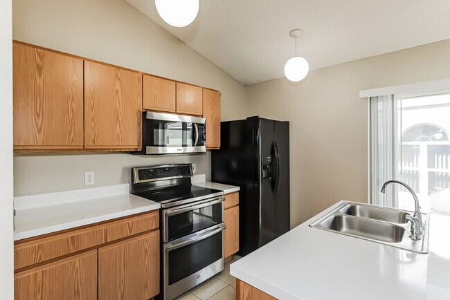 10555 Opus Dr, Riverview, FL 33579 - photo 7