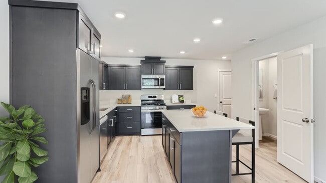 825 Sifuentez Ct, Woodburn, OR 97071 - photo 3