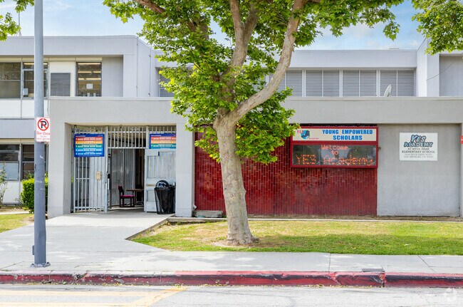 Yes Academy view of the front entrance in Hyde Park.