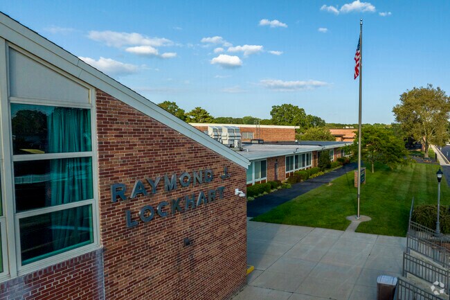 Lockhart Elementary School in Massapequa has 372 students with a student-teacher ratio of 11:1.