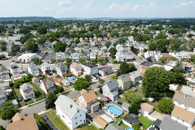 Dutch Hill offers a  convenient escape from the congestion of NYC without feeling too suburban.