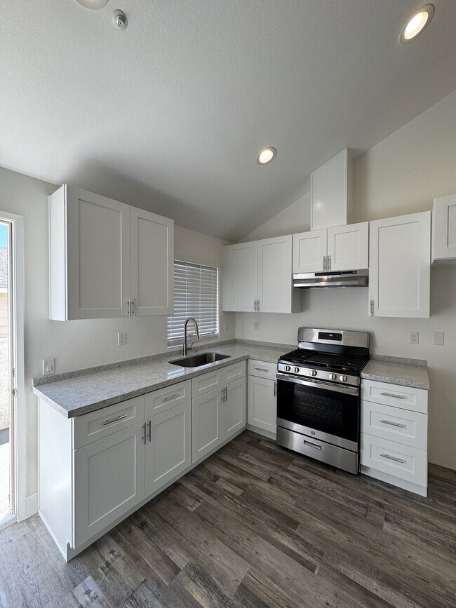 4041 Franklin Ave unit 4, Fullerton, CA 92833 - photo 2