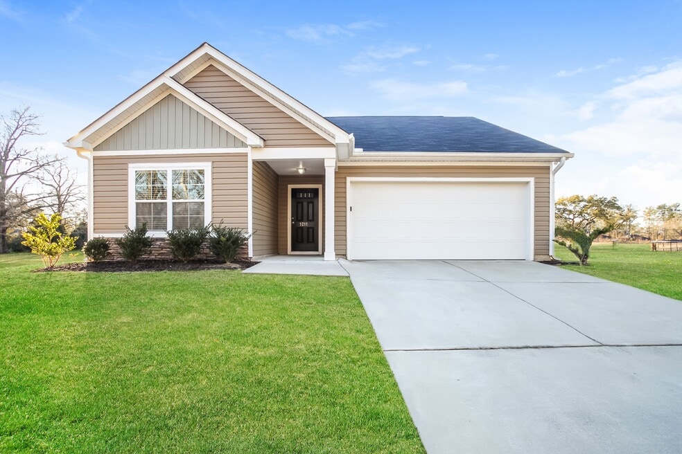 1223 Lakeshore Dr, Camden, SC 29020 - photo 1