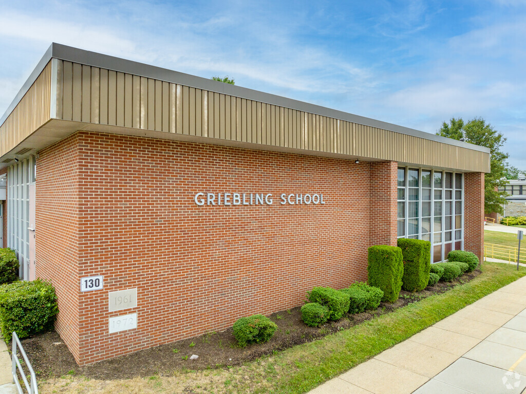 Welcome to Edith M. Griebling Elementary School.  is located in Farmingdale, NJ.