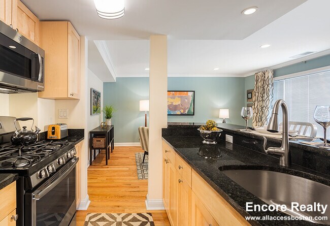 79 Thornton Rd, Chestnut Hill, MA 02467 - photo 2