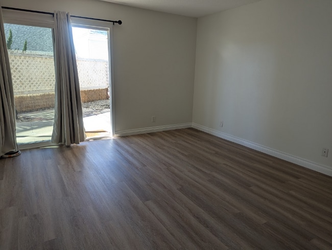 216 Melrose Dr, Oxnard, CA 93035 - photo 3