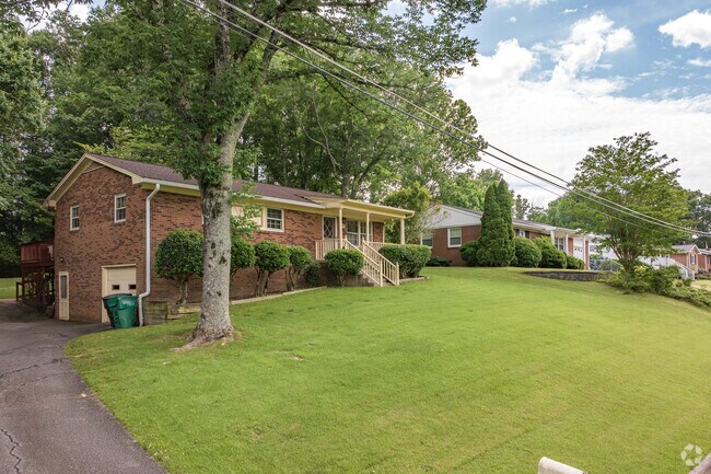 Brick ranch homes in Oak View typically sit on 1/4 acre or more.