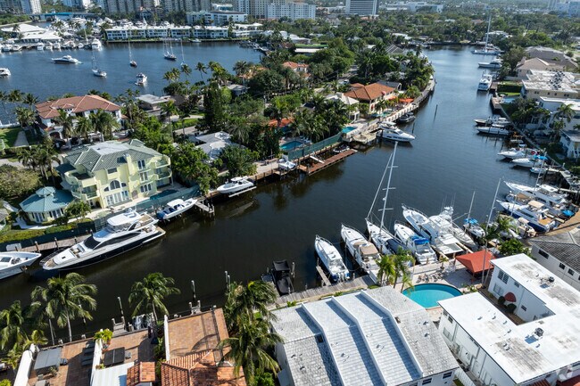 Coral Ridge is a boaters paradise with the yacht club in the heart of the neighborhood.