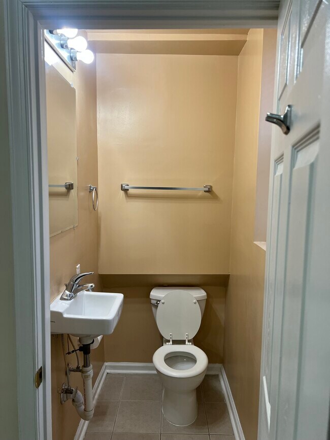 818 Whitelock St unit . 4, Baltimore, MD 21217 - photo 7