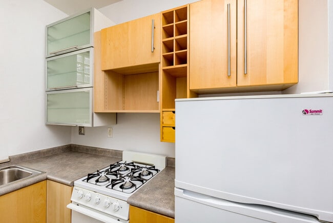 718 E 18th St, Des Moines, IA 50316 - photo 5