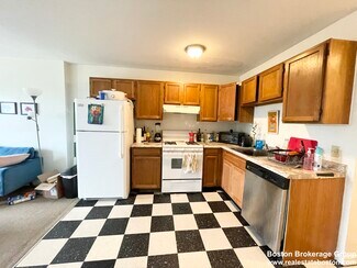 96 Hammond St Unit 4, Boston, MA 02120