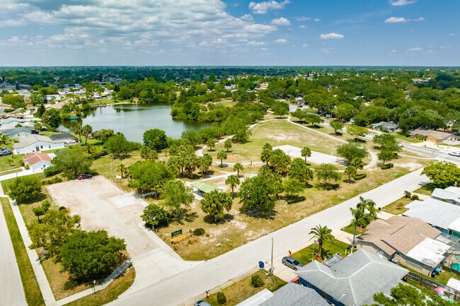 Lake Lisa Park in Jasmine estates is a great place to enjoy a day with the kids.