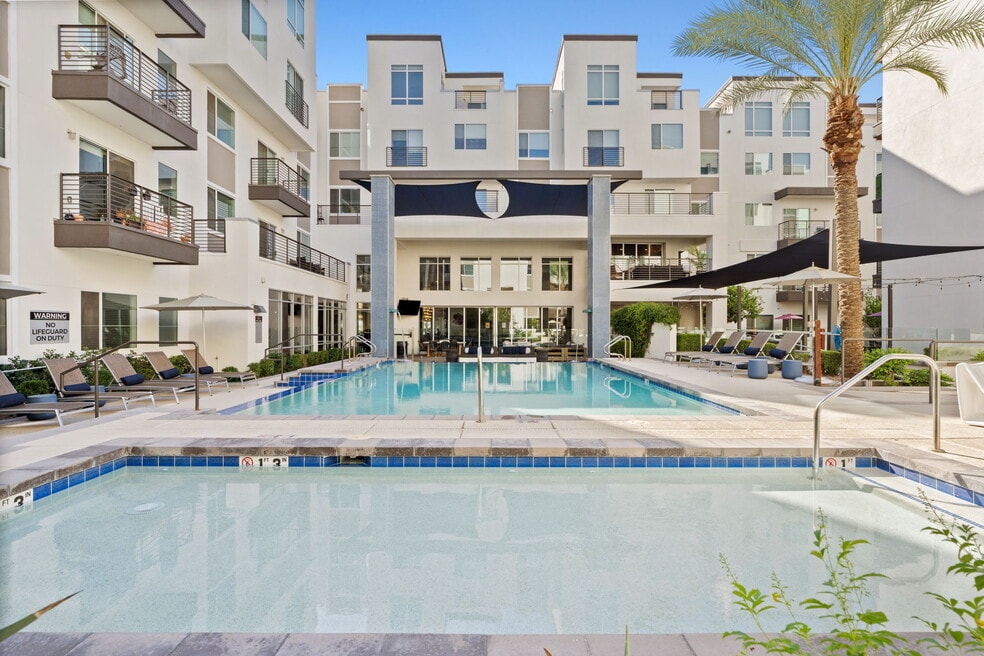 Axis Camelback, Phoenix, AZ 85014 - photo 1