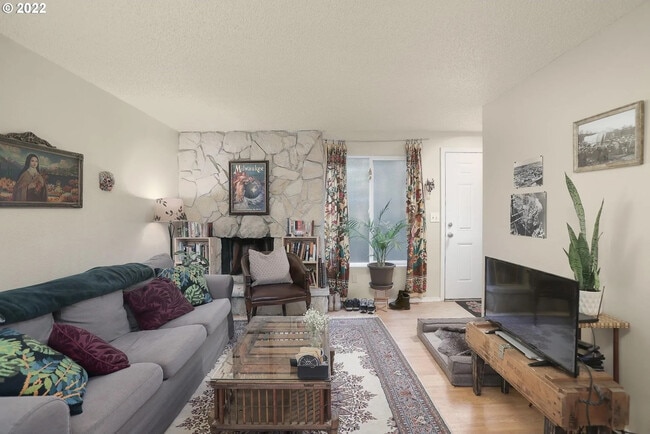 4167 SE Cesar e Chavez Blvd, Portland, OR 97202 - photo 2