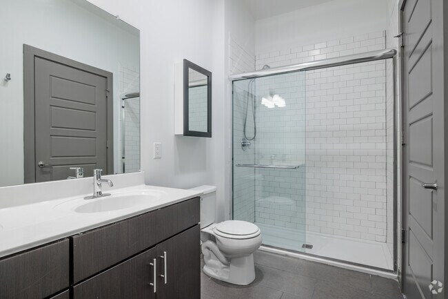 2BR, 2BA - 1,052SF - Bathroom