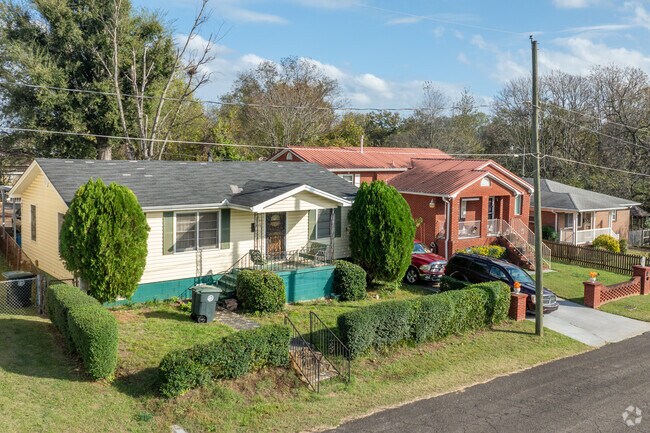 Enjoy the well kept lawns in South Pratt.