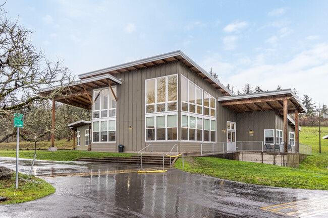 Oak Hill School Is s private pre-K, elementary & middle School.