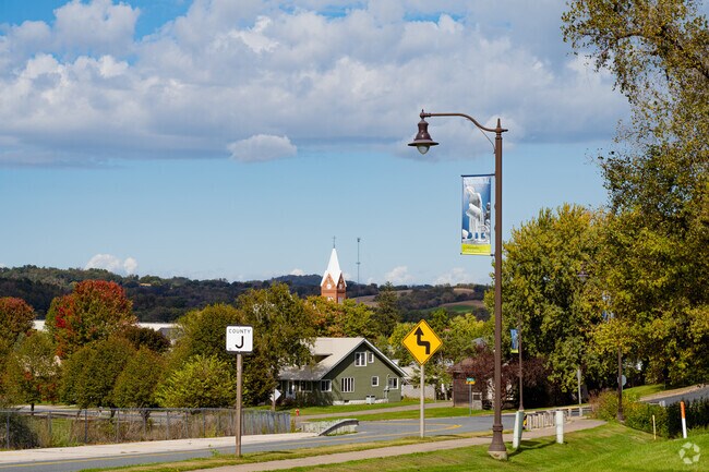 Arcadia’s welcoming downtown and close-knit community offer a small-town feel as the city grows.