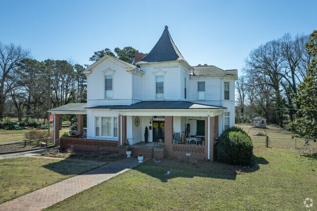 Many farmhouse style homes sit on large plots of land in Union.