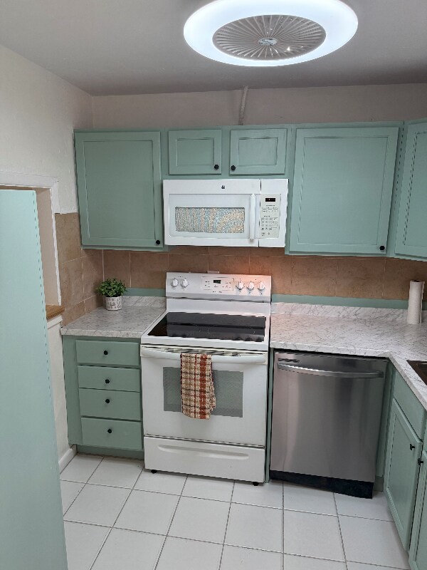 2421 N Oleander Ave unit 3, Daytona Beach, FL 32118 - photo 3