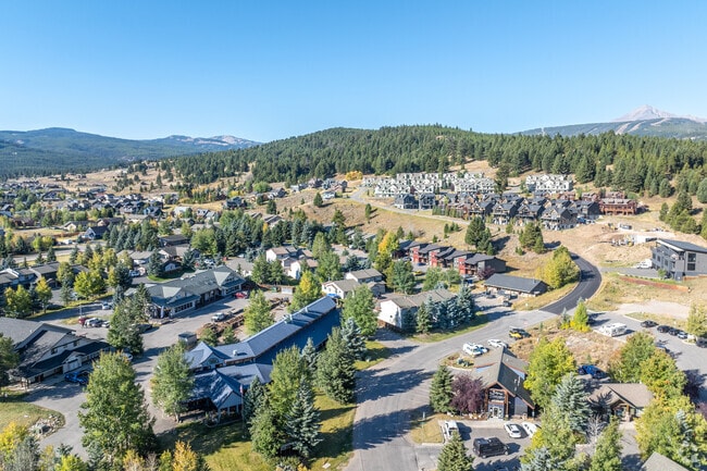 Big Sky offers a range of options, from cozy condos to sprawling mountain ranches.