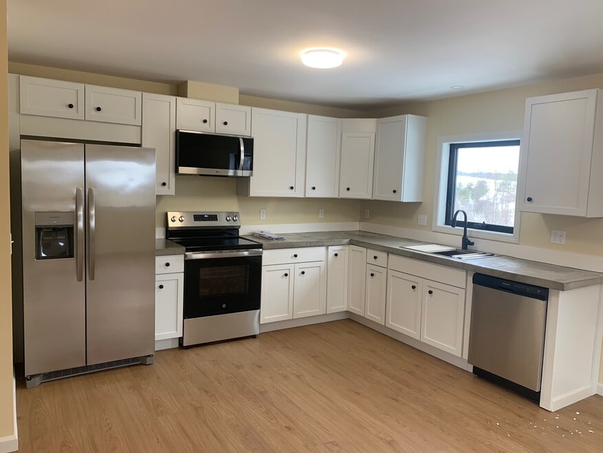 1177 Main St unit 3, Fairfax, VT 05454 - photo 1