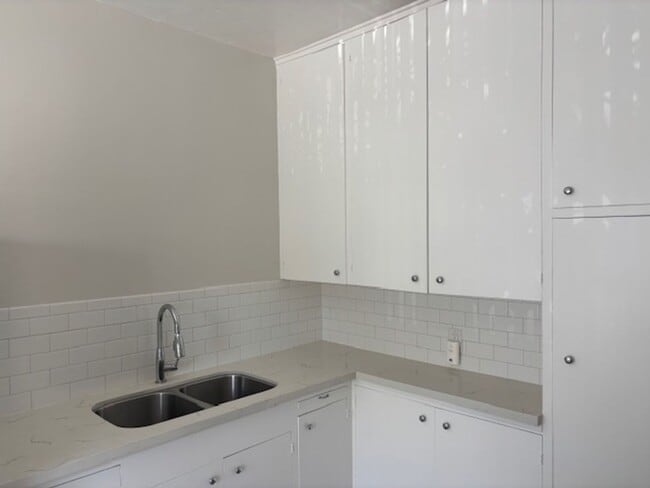 Beautiful spacious and bright apartment in the Pasadena Area, Pasadena, CA 91101 - photo 6