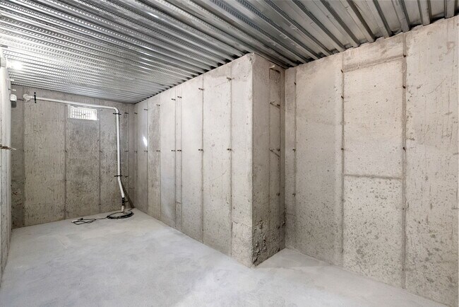 48-web-or-mls-2452-n-740 copy.jpg