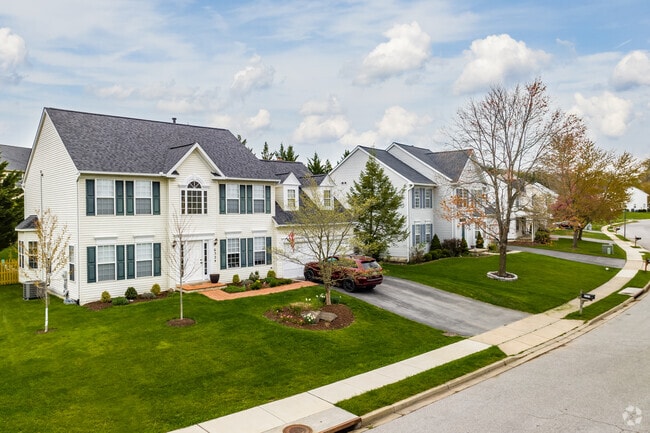 Spring Ridge hosts a wide range of homes, many of them Colonial Revival, New Traditional, or Craftsman.