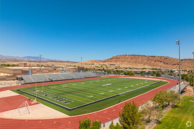 Desert Hills Middle School serves grades 8 to 9.