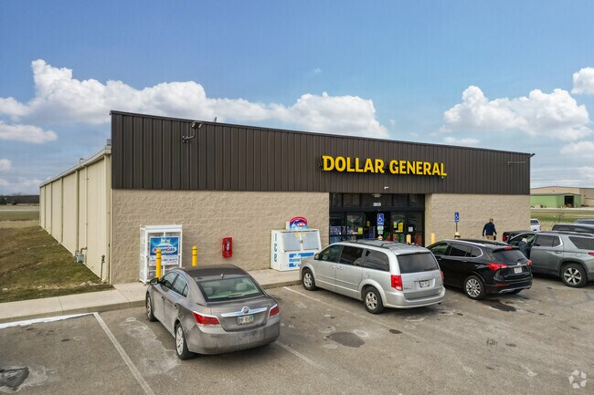 Residents of Archbold have chain retailers such as Dollar General for convenient shopping.
