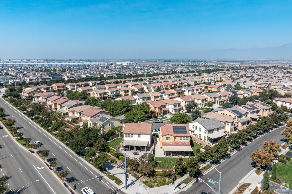 2836 E Bedfor Privado, Ontario, CA 91762