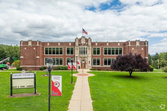 Cochran Primary School receives an overall B-minus grade from Niche.