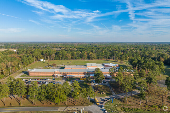 Students enjoy the scenic campus at Keithville Elementary/Middle School
in Keithville.