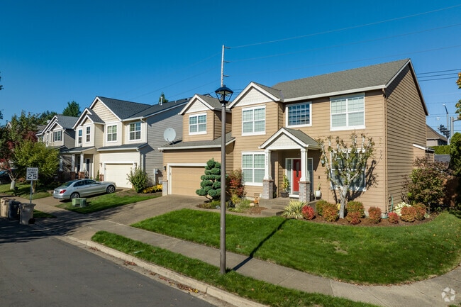 Sidewalks connect the contemporary homes of the Tualatin East neighborhood.