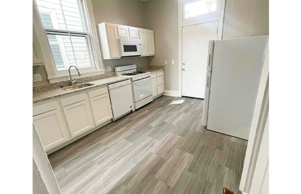 112 W Nixon St, Cincinnati, OH 45220 - photo 1