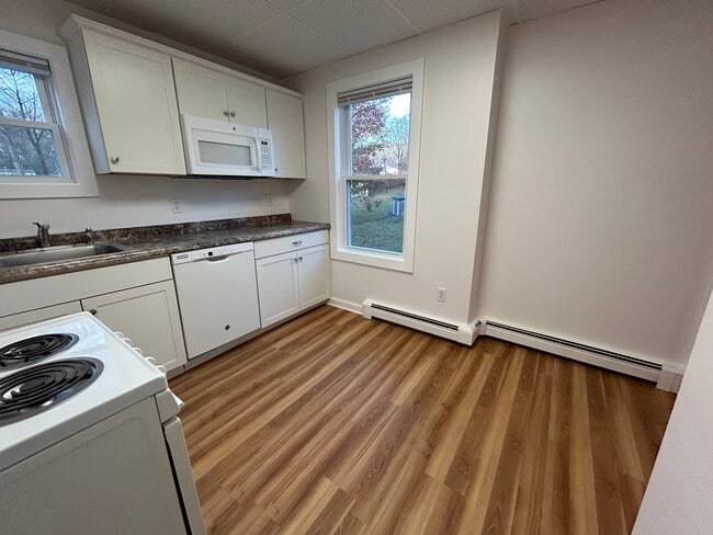 12 Everett St unit 12, Plainville, MA 02762 - photo 3