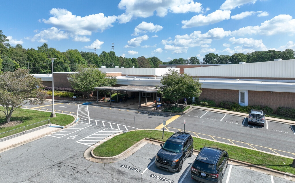 Local kids in New Sherwood Forest enjoy attending Jefferson Elementary.
