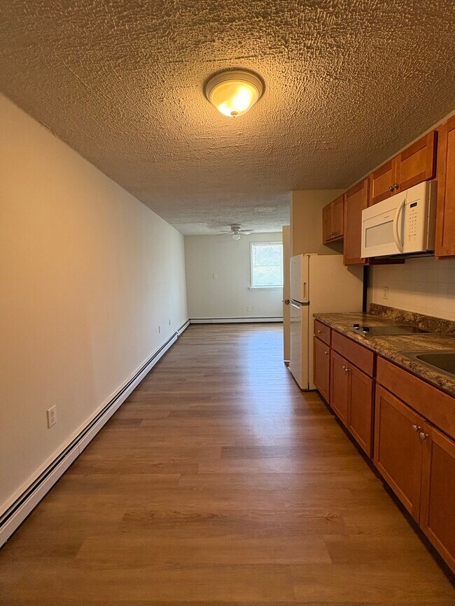 Riveredge Square Apartments, Spring City, PA 19475 - photo 2