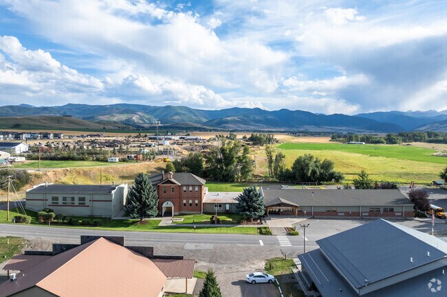 Gallatin Gateway School is located right in the neighborhood.