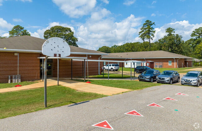 Dalraida Elementary School is the home of the Panthers.