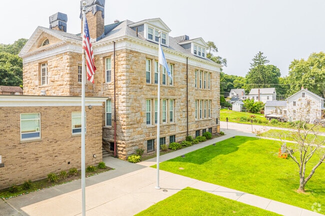 Palmer Academy, a public school located in Montville, CT, serves grade(s) 9-12 in Montville, CT