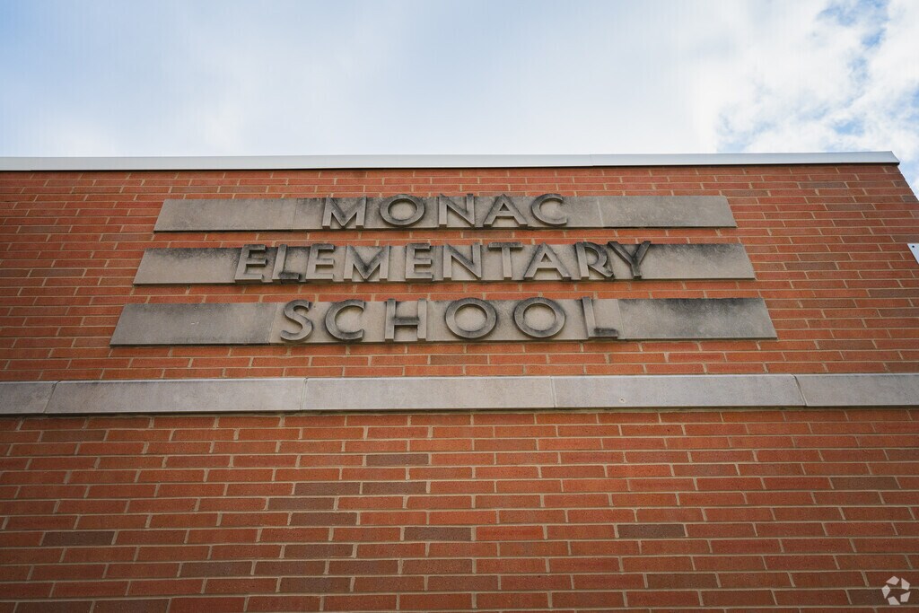 Monac Elementary welcomes students