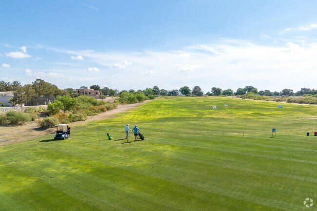Experience golf bliss at Horizon Golf Club.
