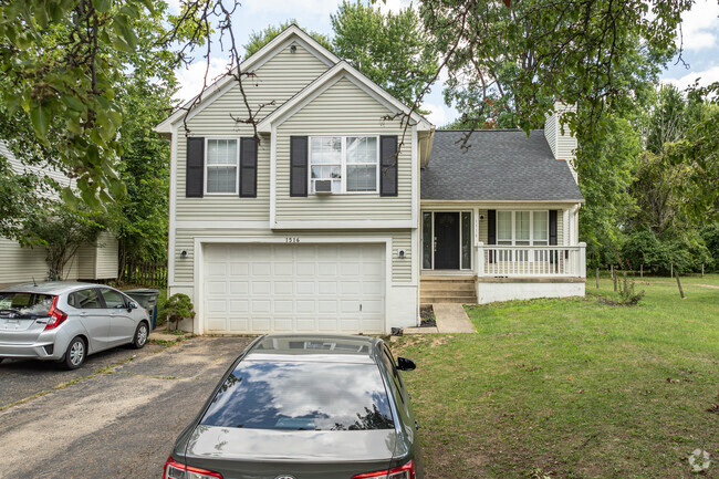 Single family homes encompass most of the Livingston-McNaughten neighborhood.