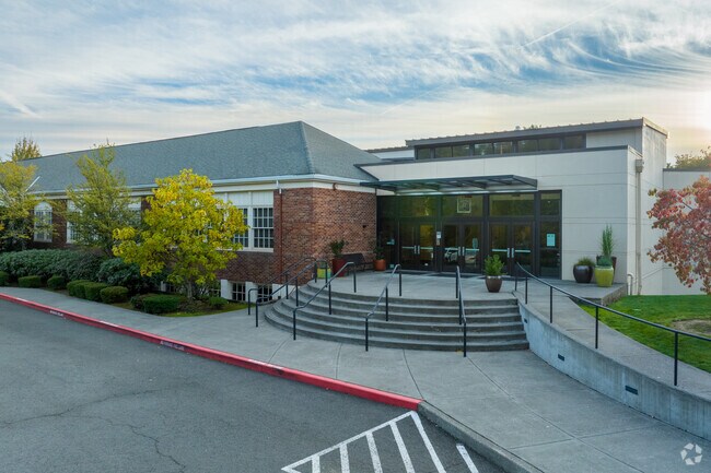 Riverdale High School serves grades 9-12 on SW Terwilliger Blvd in Portland.