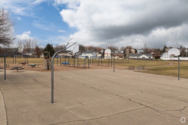 Challenger Elementary School provides multiple outdoor amenities to its students.