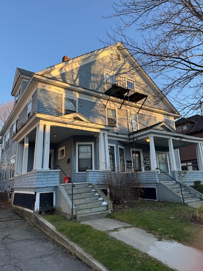 59 Bartlett Ave unit 5, Pittsfield, MA 01201 - photo 2