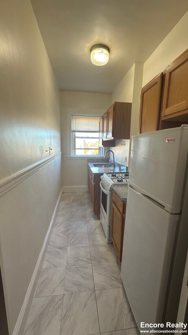 163 Summer St unit 37, Somerville, MA 02143 - photo 2