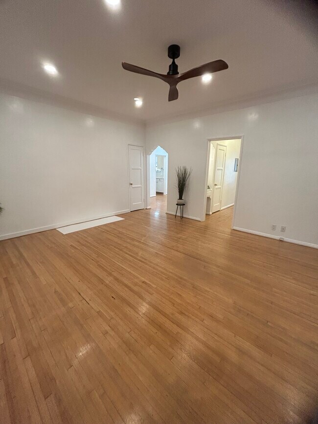 850 S Kenmore Ave unit 850, Los Angeles, CA 90005 - photo 3